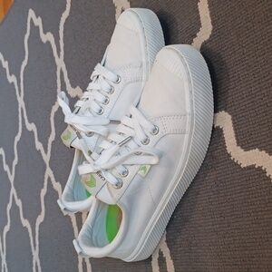 Cariuma White Canvas Sneakers Women's 9.5